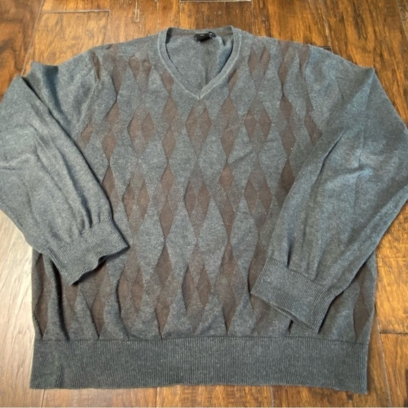 J. FERRAR V-Neck Argyle Sweater - Picture 1 of 10